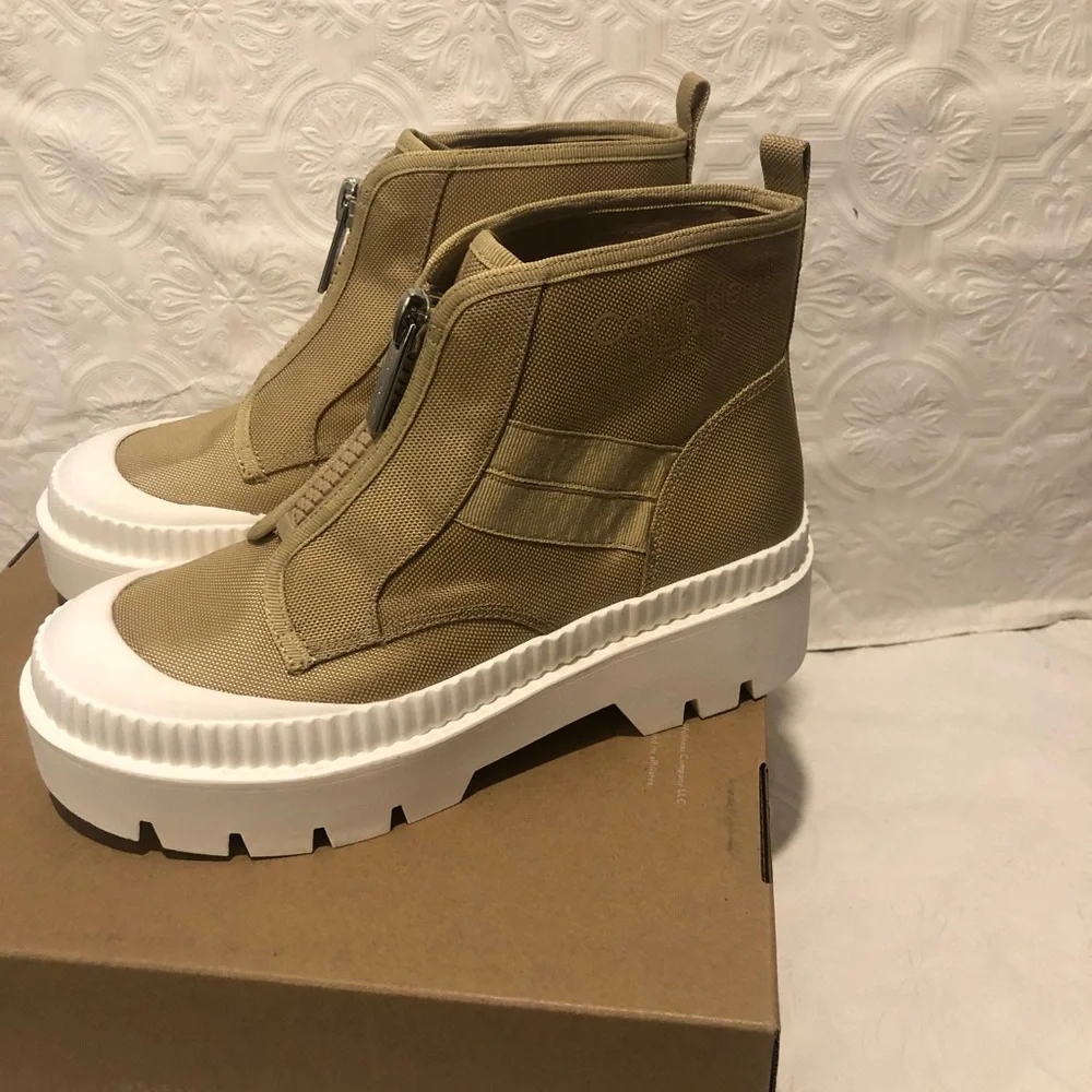 Calvin Klein Berti Chelsea lug sole boots in beige women’s size 8 brand new - Picture 10 of 13